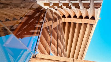 sydney opera house   reflection   tenacious revolutionary design