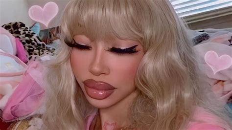 # lips of a bimbo hottie 💒☁️ - YouTube