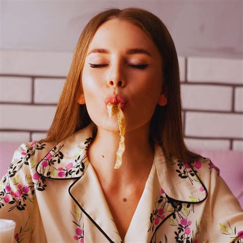 35 Early and Weird Pregnancy Symptoms You Should Know | Love and Moms