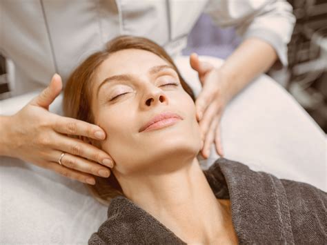 Facial Lymphatic Drainage - Perea Clinic