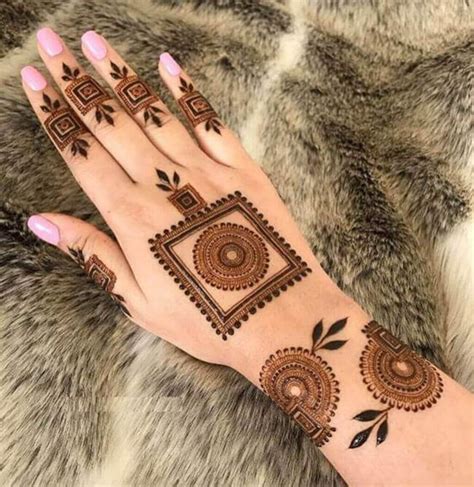20+ Alluring Back Hand Mehndi Designs to Try | Fashionterest