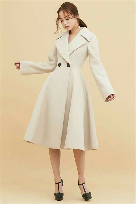 Pin by ponka samatov on Kross | Coat women fashion, Fashion, Fashion attire