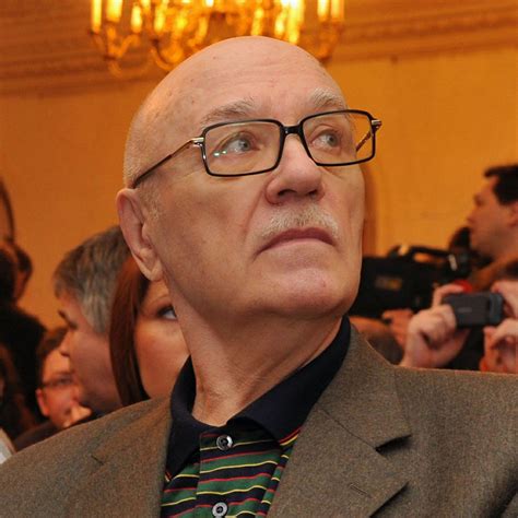Стало известно, что перед госпитализацией 85-летний Леонид Куравлев ...