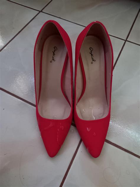 Cum on my girlfriend shoes : r/Cumonshoes