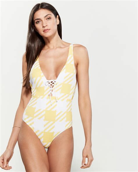 The 29 most flattering one piece swimsuits for the pool or beach – Artofit