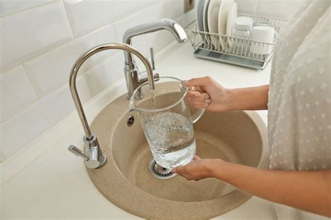 Питьевая вода. Какая безопаснее, вкуснее и дешевле? 💦