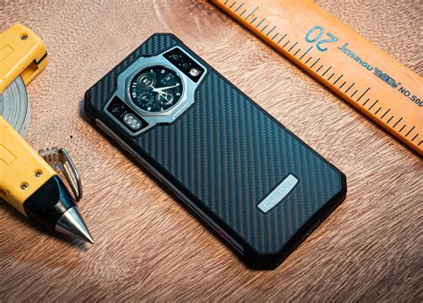 Oukitel выпустила ударопрочный смартфон WP21 с двумя дисплеями