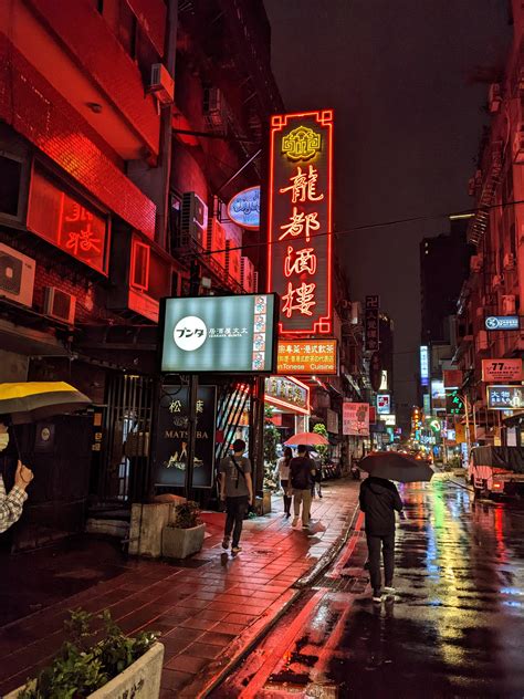Rainy days in the red light district : r/taiwan