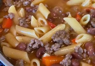 Рецепта за бързи макарони с кайма, чушки и боб по мексикански ...