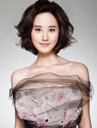 央视财经频道美女主播：欧阳智薇章艳秦方(图)--时尚--人民网