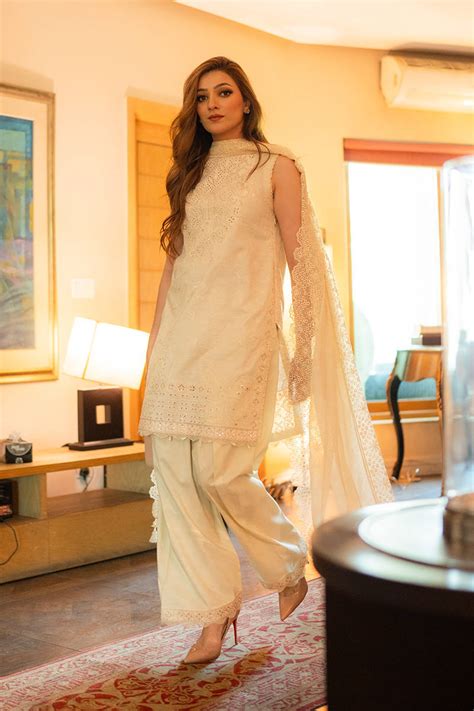 Armala Hasan in Dariya | Mohsin Naveed Ranjha Design Studio