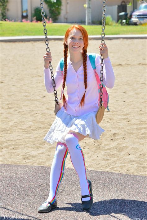 Dolly Little (48 фото)