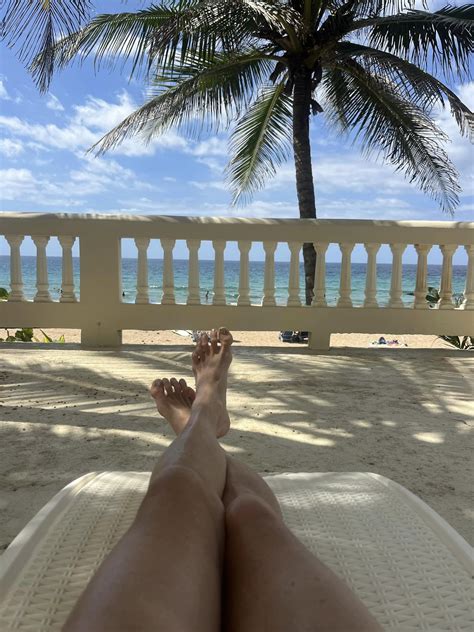 Cecily Tynan's feet