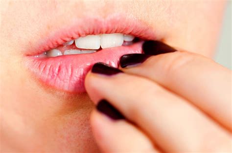 Aphthen: Was hilft gegen die Bläschen im Mund?