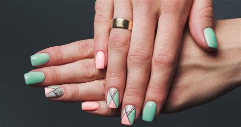 Diseño de uñas acrílicas delicadas | Uñas Acrilicas