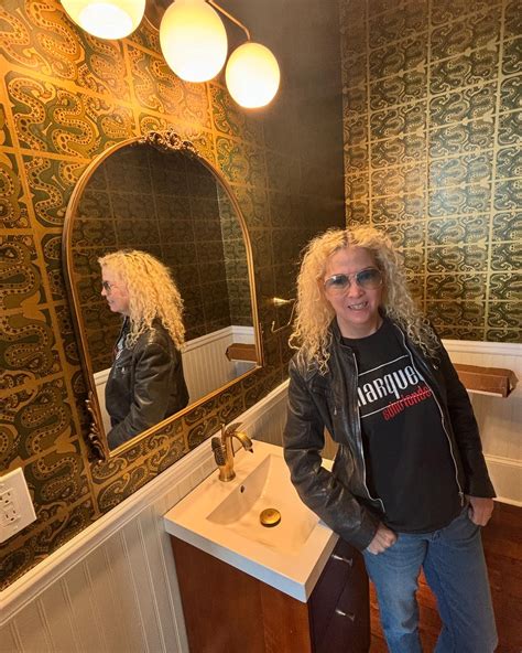 Sean Yseult (@seanyseult) • Instagram photos and videos