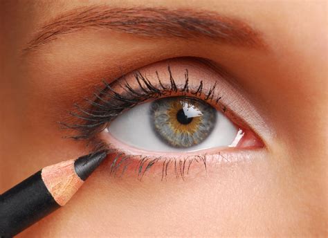 cara bikin eyeliner untuk pemula 3