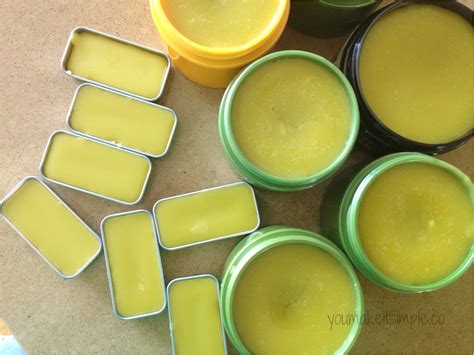 How To Grow Comfrey and Use It Safely // A Must in Everyone’s Garden