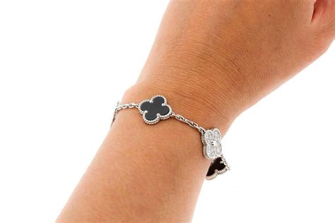 van cleef  arpels alhambra bracelet  diamonds  onyx