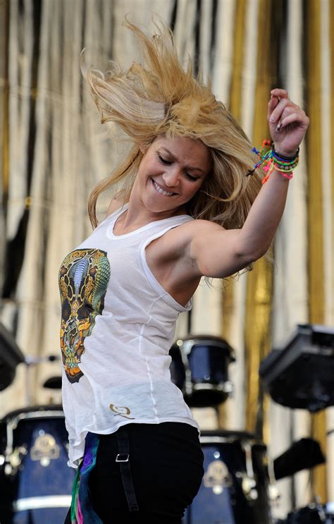 shakira-live-perform-at-glastonbury-festival-at-worthy-farm-05 – GotCeleb