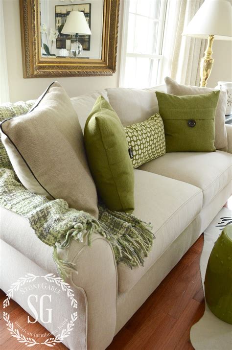 How To Display Cushions On A Couch at Willie McKenzie blog