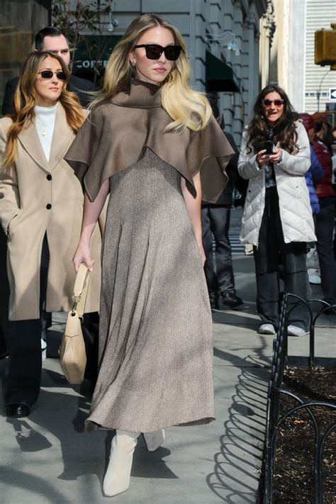 Sydney Sweeney fans call her out for 'BBL corset' wardrobe fail as