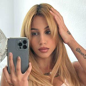 Astrella Rae's Epic Rise to Fame: Overcoming Adversity - gz1w42n