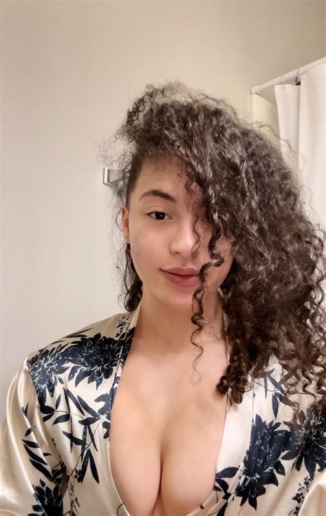 Good morning Reddit. 21 Jamaican and Japanese girl here : r/selfie