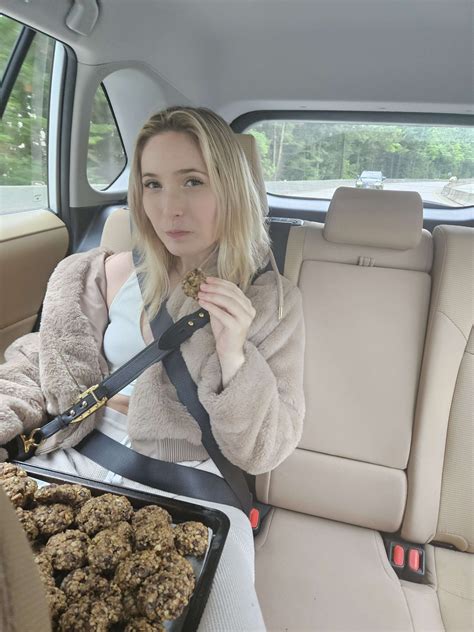 Jenna🌈 on Twitter: "Me after the baking stream 🤣 https://t.co