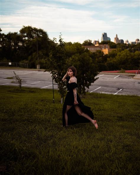 Lexi Fox | big town girl • model: @lxifox photog: @ywamdan | Instagram