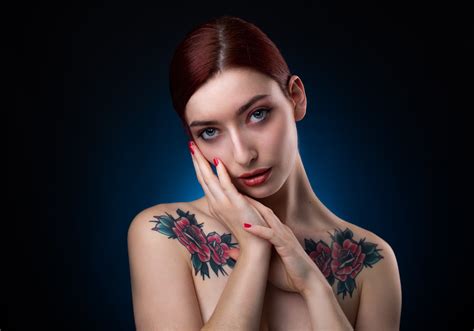 #883496 4K, Vanessa, Brunette girl, Pose, Hands, Tattoos, Bokeh - Rare