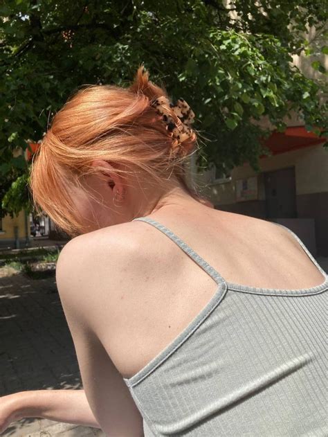 Девушка эстетика | Black hair aesthetic, Beautiful freckles, Red hair