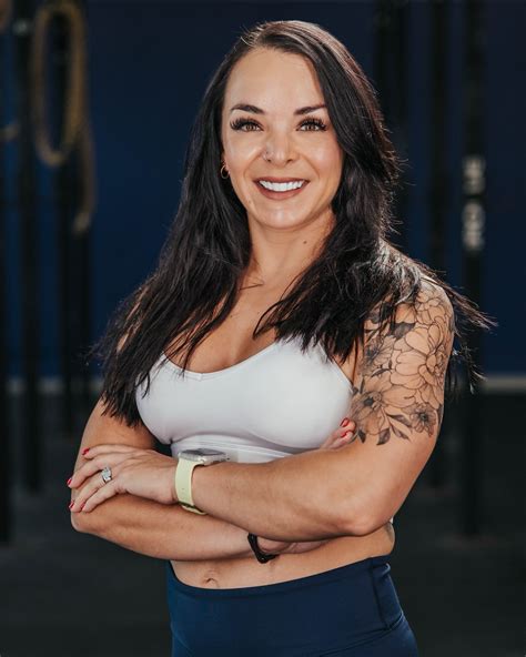 Adry Covarrubias | New PR!!!! 💪🏼💪🏼🥳🥳 165 lbs 💪🏻 Front squat. Back to