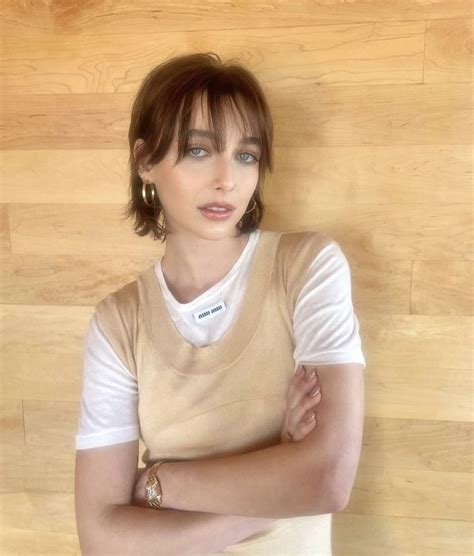 Emma Chamberlain x Gq | Short hair styles, Hair cuts, Short brown hair