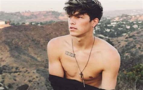 Tayler Holder biography, age, net worth, girlfriend, height, family ...