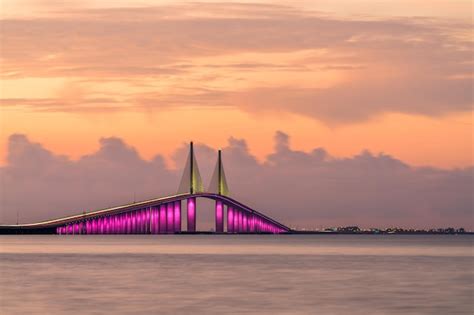 Premium Photo | Sunshine skyway bridge in florida