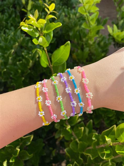 Hobbyists find seed bead crafts are a great way to relax 26