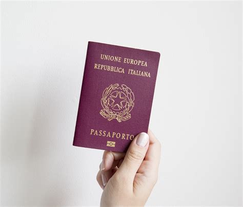 Come rinnovare passaporto italiano all’estero | Viaggiamo