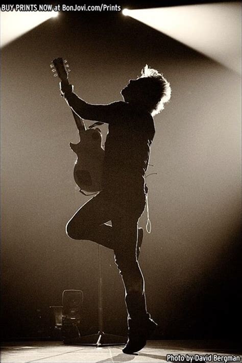Awesome silhouette pic of Jon! | Bon jovi, Bon jovi always, Jon bon jovi