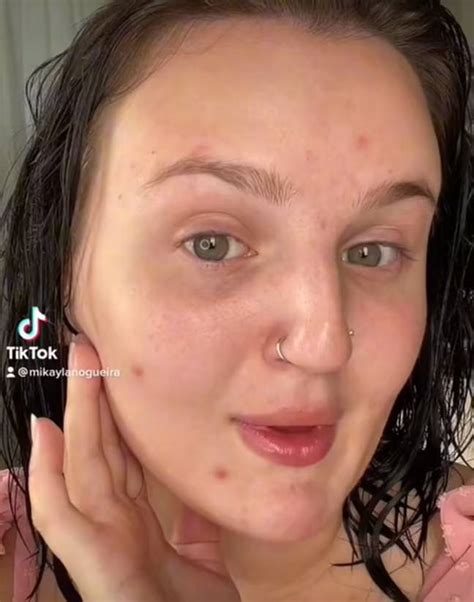 Make-up artist praised for how perfectly she covers up acne