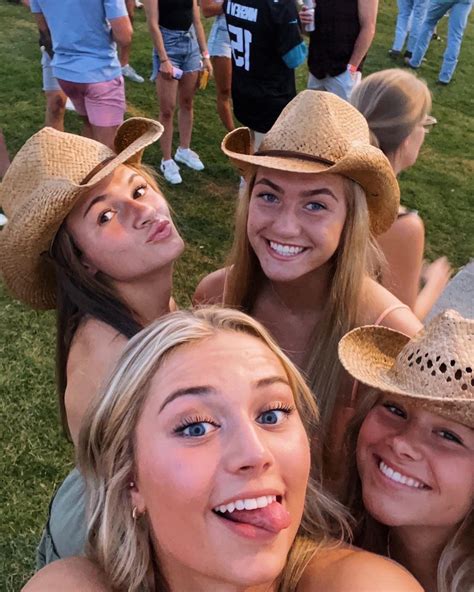 Country girls : r/GroupOfGirls