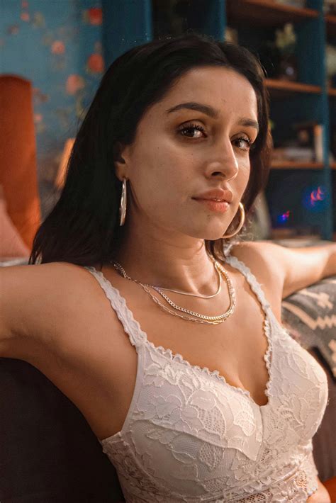That sexy bra show by Shraddha kapoor for clovia 🤤😍🔥 : r/IndianActressx