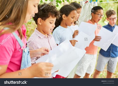 1,700 Kids Choir Stock Photos, Images & Photography | Shutterstock