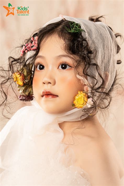 nhi  tuoi mang ao dai viet ra nuoc ngoai