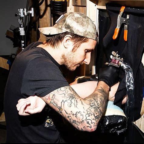 Gratis-Tattoos aus dem Glory Hole - Überraschungs-Kunst von Scott Campbell