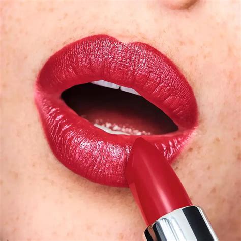 Купить кремовая губная помада по низкой цене в интернет-магазине Avon