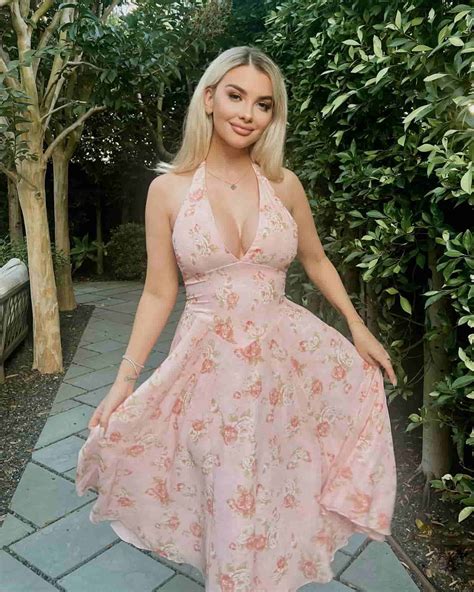 Emily Sears - Age, Height, Net Worth, Boyfriend, Bio, Wiki, Facts