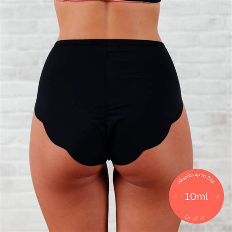 Discreet, absorbent underwear for periods and little bladder leaks