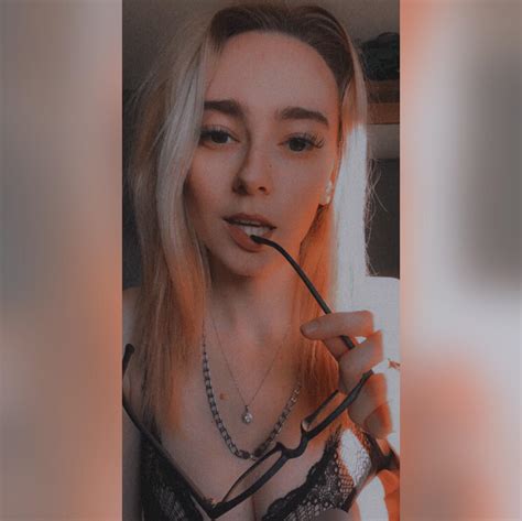 Come see my itty bitty titties baby xxx | Scrolller