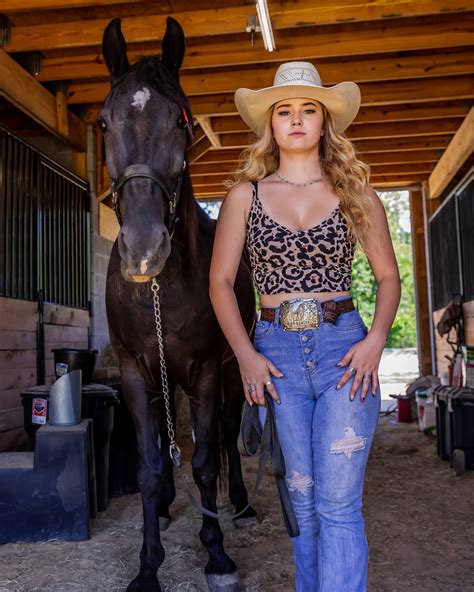 Alyssa Capps | Meet mo he's a Tennessee Walking horse . | Instagram